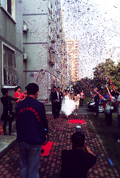 Modern Wedding in China: The Bride and Groom Visit the In-Laws House