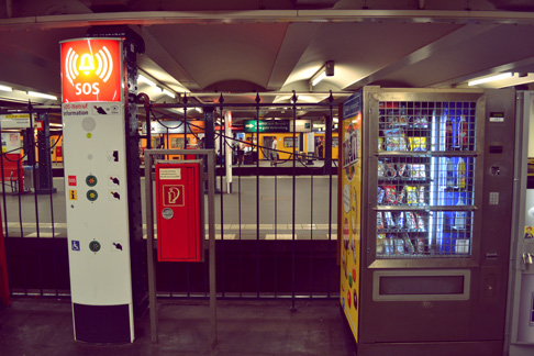 2-subway-stands